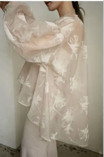 시착만 한 Acka sheer over flare blouse