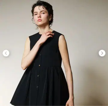 아베닐 에투알 개더 절개 플레어 슬리브리스 블라우스