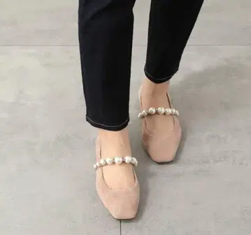 JIMMY CHOO 펄 장식 플랫슈즈