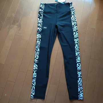 새상품 Under Armour 트레이닝 레깅스 XL 블랙/화이트