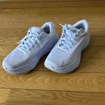 HOKA 화이트 스니커즈