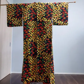 새상품급 USED 손바느질 순수 실크 시보리 코몬 블랙 단풍