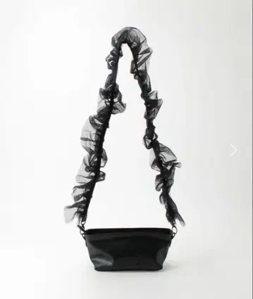 [새상품급] UNITEDARROWS 프릴 블랙 숄더백