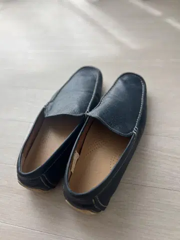 BALLY 네이비 가죽 로퍼