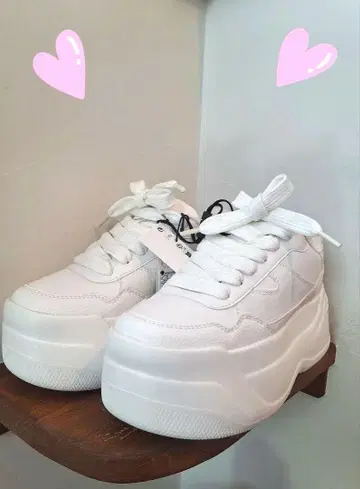 [새 상품] ZARA 통굽 스니커즈 화이트 24.5cm