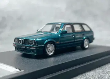 Mortal 1/64 BMW E30 투어링 다크 그린
