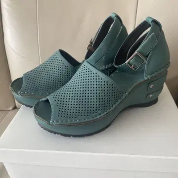새상품 히나데이그린 그린 메쉬 오픈토 샌들 M