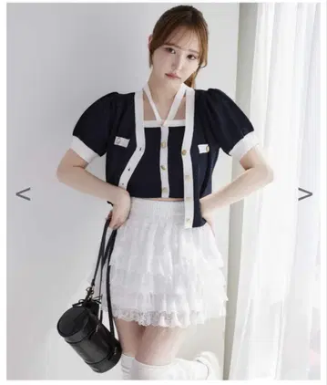 NICE CLAUP 배색 라메 반팔 가디건 x 뷔스티에 세트