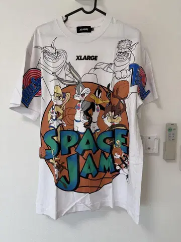 XLARGE 스페이스 잼 티셔츠 루니 툰