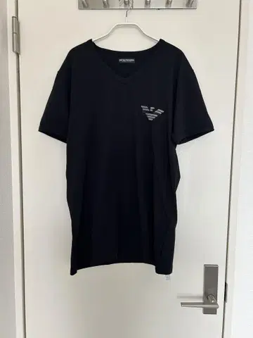 EMPORIO ARMANI 블랙 티셔츠