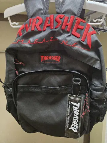 THRASHER 블랙 백팩