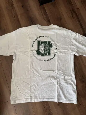 UNDEFEATED X-LARGE 화이트 티셔츠