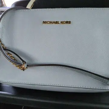 MICHAEL KORS 라이트 블루 숄더백