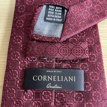 꼬르넬리아니 넥타이