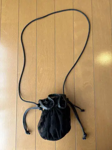 LUD LOW 블랙 도트 무늬 숄더백