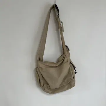 베이지 캔버스 숄더백