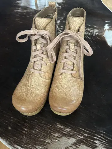 dansko sigourney distressed honey