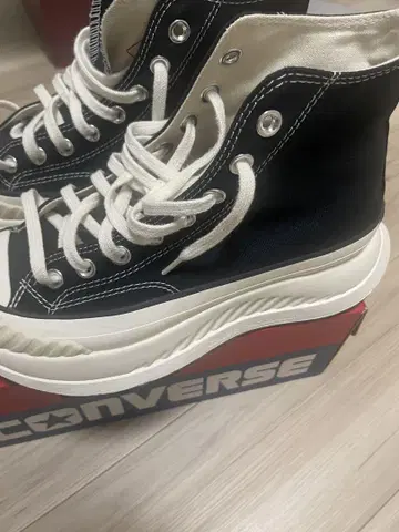 한국 한정 CONVERSE 블랙 하이컷 스니커즈