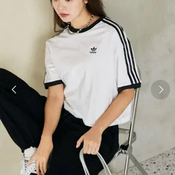 adidas 쓰리 라인 크롭 티셔츠 M 사이즈