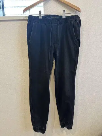 Abercrombie & Fitch 팬츠