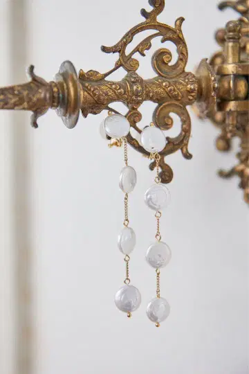 herlipto Pearls Of Joy Clip Earrings