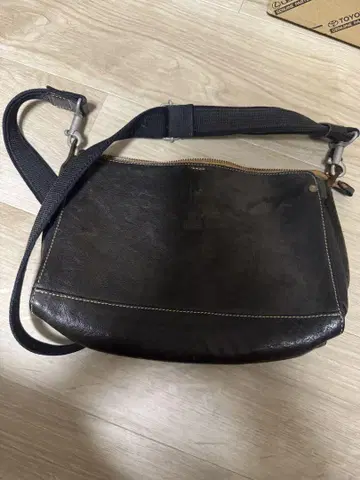 가죽 숄더백 블랙