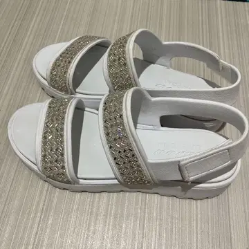 Skechers Luxe Foam 스트랩 샌들
