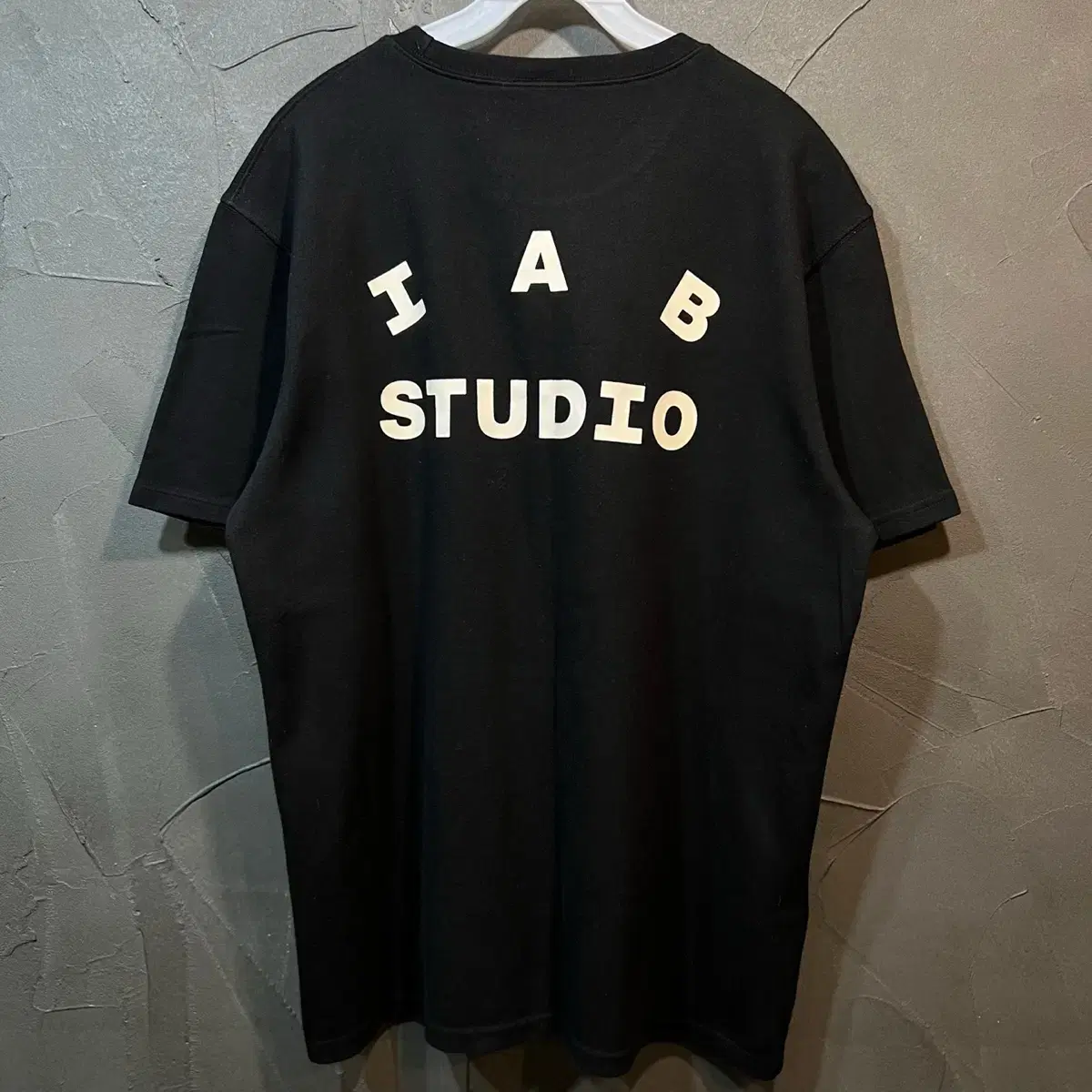 IAB-STUDIO | 아이앱스튜디오 IAB Studio Workout T-shirt s on