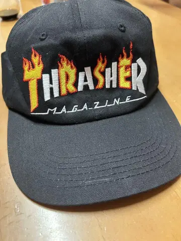 THRASHER 프레임 로고 캡