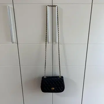 외관 새상품급 Bally 체인 숄더백 퀼팅 이탈리아제