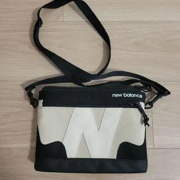 new balance 숄더백 베이지/블랙