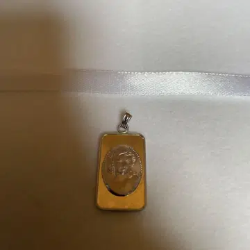 실버 메달형 펜던트 탑