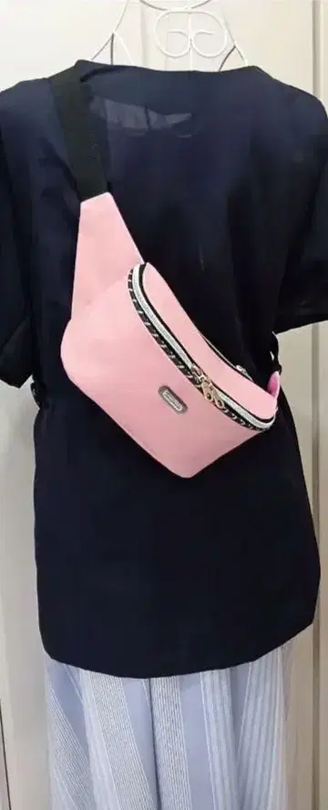 핑크 캔버스 컴팩트 바디백