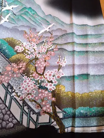 검은색 전통 예복 기모노 벚꽃과 학 디자인