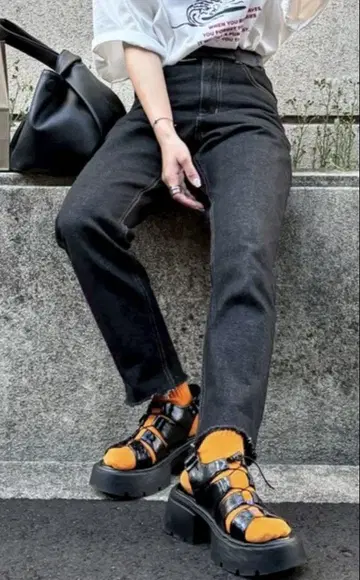 블랙 테이퍼드 데님 S 사이즈