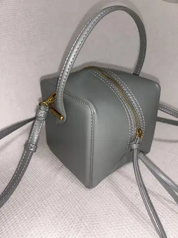 ZARA 그레이 큐브 모양 숄더백