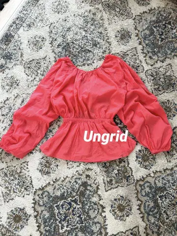 새상품급 Ungrid 백 오픈 볼륨 블라우스