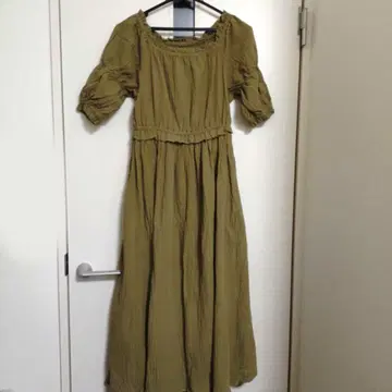 새상품급 미사용에 가까운 카키 반팔 롱 원피스 앙아나더 앙제라스