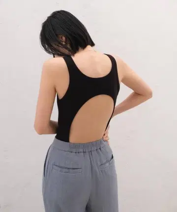 AKTE 백 디자인 바디수트