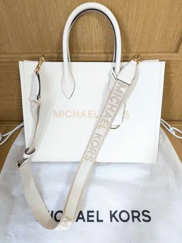 정가 93,500엔 MICHAEL KORS 화이트 숄더백