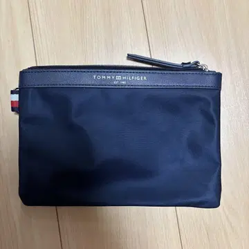 TOMMY HILFIGER 네이비 클러치백