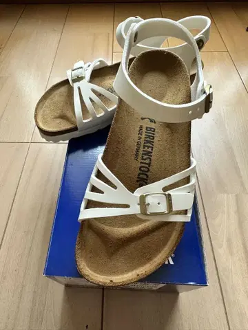 BIRKENSTOCK 화이트 컴포트 샌들