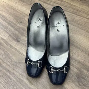 새상품급 success walk 네이비 펌프스 23.5cm