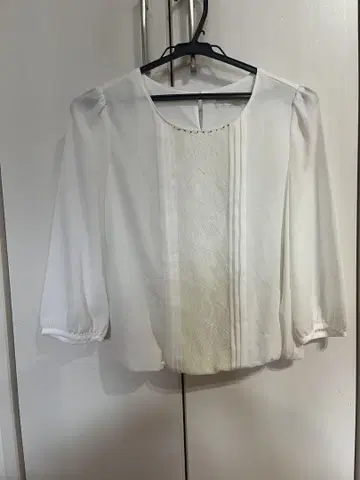 [ 새상품 택 포함 ] 앨리스버리 화이트 블라우스