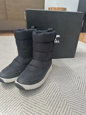 SOREL 블랙 스노우 부츠 OUT N ABOUT PUFFY MID 블랙