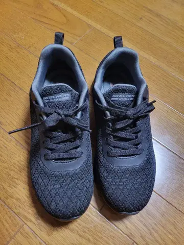 Skechers 블랙 스니커즈