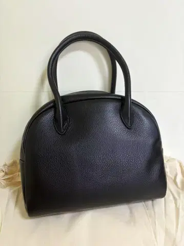 AETA BOSTON S 블랙 가죽 핸드백