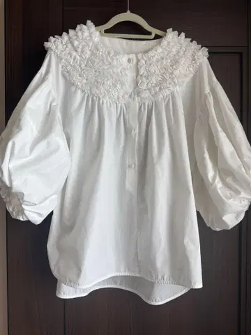 로지몬스터 미니 프릴 블라우스