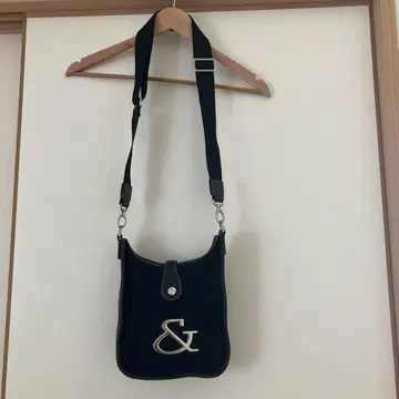 새상품급 핑키 앤 다이앤 블랙 캔버스 숄더백 로고