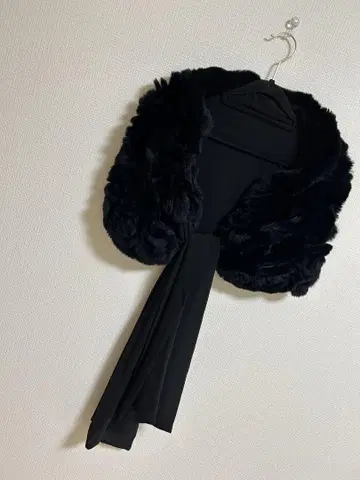 엘레강스한 블랙 퍼 숄